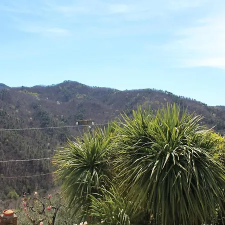 In Piccolo Borgo Immerso Nel Verde * Castiglione Chiavarese
