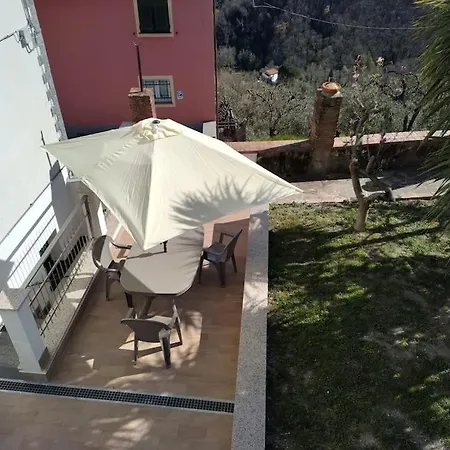 In Piccolo Borgo Immerso Nel Verde Castiglione Chiavarese